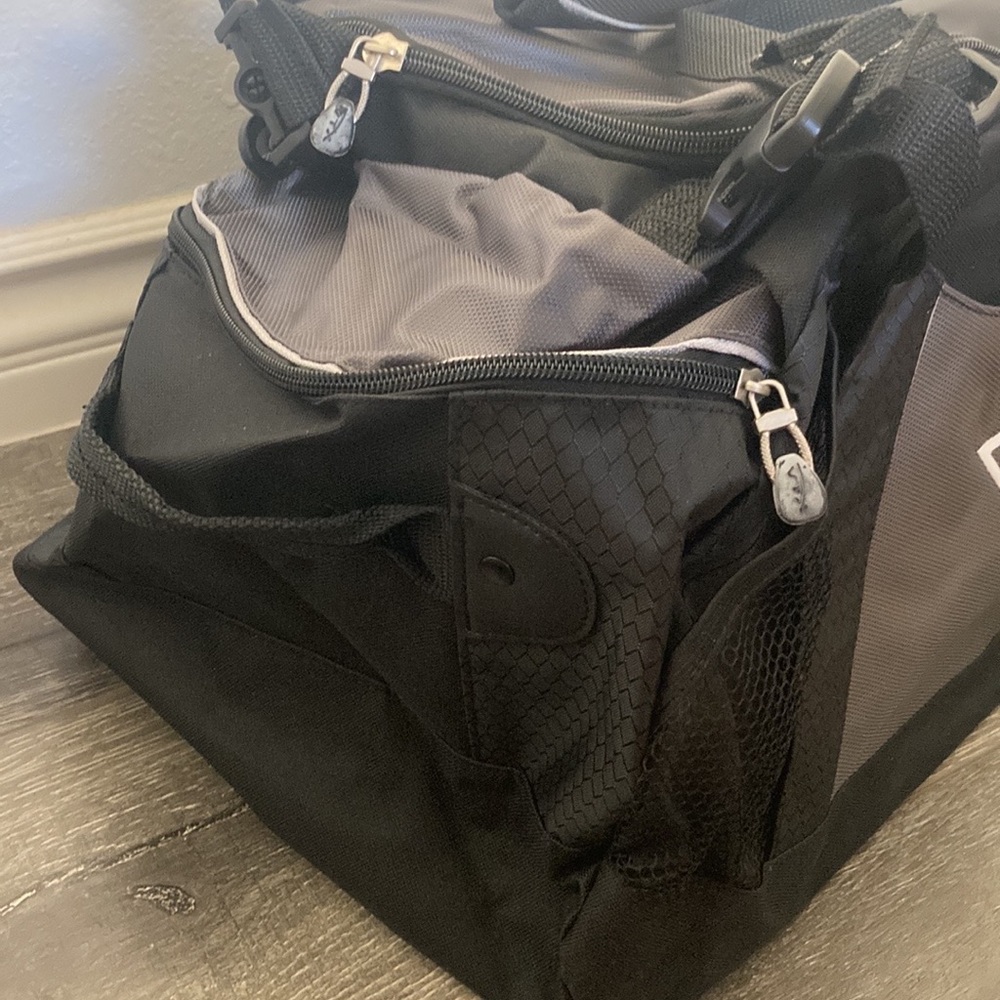 Guess Duffel bag - Picture 3 of 4